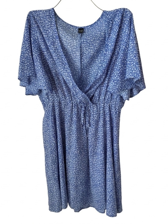 SHEIN Dresses & Skirts - SHEIN Large Floral Flutter Sleeve Mini Dress